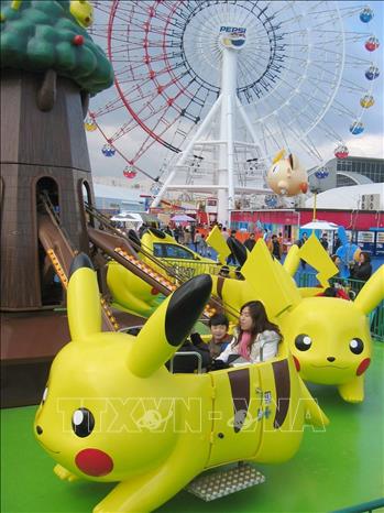 Người dân vui chơi tại công viên Pokemon ở Nagoya, Nhật Bản. Ảnh: Kyodo/TTXVN