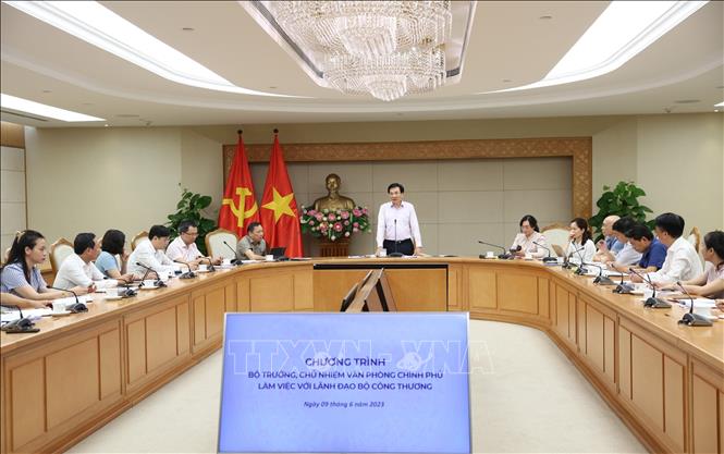 Bộ trưởng, Chủ nhiệm Văn phòng Chính phủ Trần Văn Sơn phát biểu tại buổi làm việc. Ảnh: TTXVN