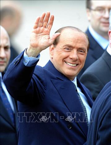 (tư liệu) Ông Silvio Berlusconi trong chuyến thăm Moskva, Nga, ngày 20/4/2004. Ảnh: AFP/TTXVN
