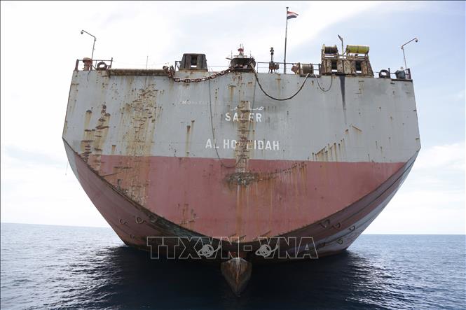 Tàu chở dầu FSO Safer ở ngoài khơi cảng Ras Issa, tỉnh Hodeidah, Yemen ngày 30/5/2023. Ảnh: THX/TTXVN