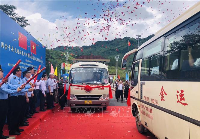The ceremony to open the international road passenger transport route between Vietnam’s Lai Chau province and China’s Yunnan province. Photo by courtesy/VNA