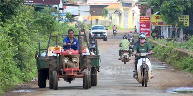 Three days after the gun attacks targeting the headquarters of the People’s Committees of Ea Tieu and Ea Ktur communes of Cu Kuin district, the Central Highlands province of Dak Lak, normal activities has resumed in the localities with ensured security thanks to the efforts of authorised forces. VNA Photo: Quang Thái