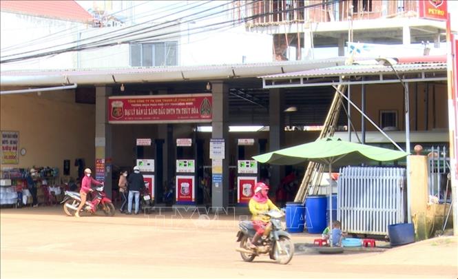 Three days after the gun attacks targeting the headquarters of the People’s Committees of Ea Tieu and Ea Ktur communes of Cu Kuin district, the Central Highlands province of Dak Lak, normal activities has resumed in the localities with ensured security thanks to the efforts of authorised forces. VNA Photo: Quang Thái