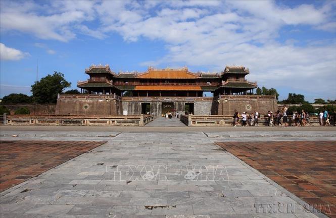 Đại Nội, trung tâm hành chính, chính trị của triều đình nhà Nguyễn, là nơi sinh hoạt của nhà vua và hoàng gia, với hơn 100 công trình lớn nhỏ, được sắp đặt hài hòa giữa thiên nhiên. Trong ảnh: Ngọ Môn trong Đại Nội Huế (2015). Ảnh: Hồ Cầu - TTXVN