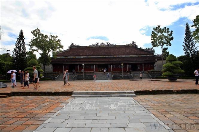 Đại Nội, trung tâm hành chính, chính trị của triều đình nhà Nguyễn, là nơi sinh hoạt của nhà vua và hoàng gia, với hơn 100 công trình lớn nhỏ, được sắp đặt hài hòa giữa thiên nhiên. Trong ảnh: Điện Thái Hòa trong Đại Nội Huế (2015). Ảnh: Hồ Cầu - TTXVN
