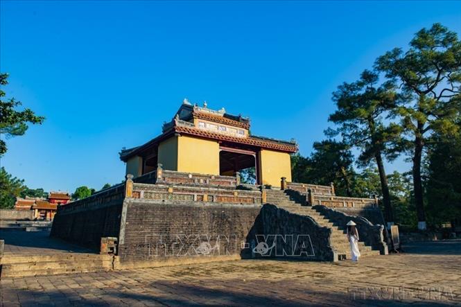 Lăng Minh Mạng uy nghi bình chỉnh đăng đối giữa rừng núi hồ ao được tôn tạo khéo léo, hẳn có thể thấy được hùng tâm đại chí của một chính trị gia có tài và tính cách trang nghiêm của một nhà thơ quy củ. Ảnh: Minh Đức - TTXVN
