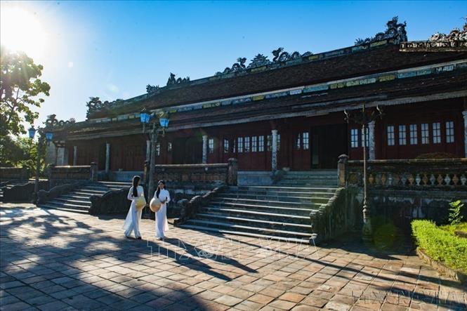 Quần thể di tích Cố đô Huế di sản văn hóa chứa đựng nhiều giá trị biểu trưng cho trí tuệ và tâm hồn của dân tộc Việt Nam. Trong ảnh: Điện Thái Hòa - nơi cử hành các cuộc lễ Đại Triều một tháng 2 lần (vào ngày 1 và 15 Âm lịch). Ảnh: Minh Đức – TTXVN

