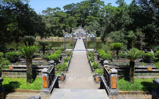 Sân sau của Minh Lâu nối với Bửu Thành và Huyền Cung (nơi đặt thi hài của vua Minh Mạng). Ảnh: Hồ Cầu- TTXVN