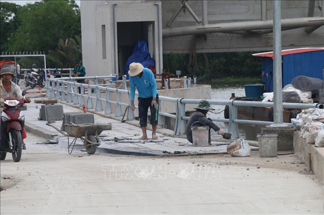 Cống Phú Phong trong giai đoạn hoàn thiện. Ảnh: Minh Trí – TTXVN