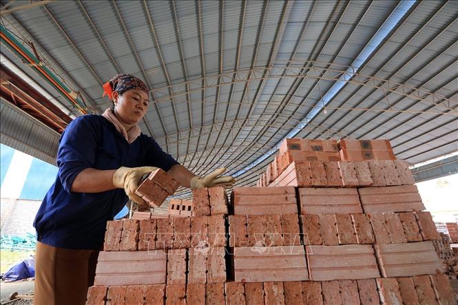Công nhân của nhà máy được đảm bảo đời sống ổn định. Ảnh: Tuấn Anh - TTXVN