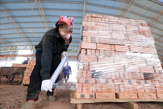 Chất lượng gạch của nhà máy được khách hàng đánh giá cao trong xây dựng các công trình. Ảnh: Tuấn Anh - TTXVN