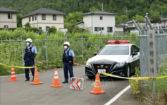 Cảnh sát phong tỏa lối vào thao trường ở tỉnh Gifu, miền Trung Nhật Bản ngày 15/6/2023, sau vụ nổ súng một ngày trước đó. Ảnh: Kyodo/TTXVN