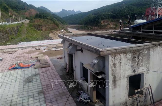 Nhiều hạng mục nham nhở, bỏ hoang do dự án đã ngừng thi công quá lâu. Ảnh: Nguyễn Nam-TTXVN