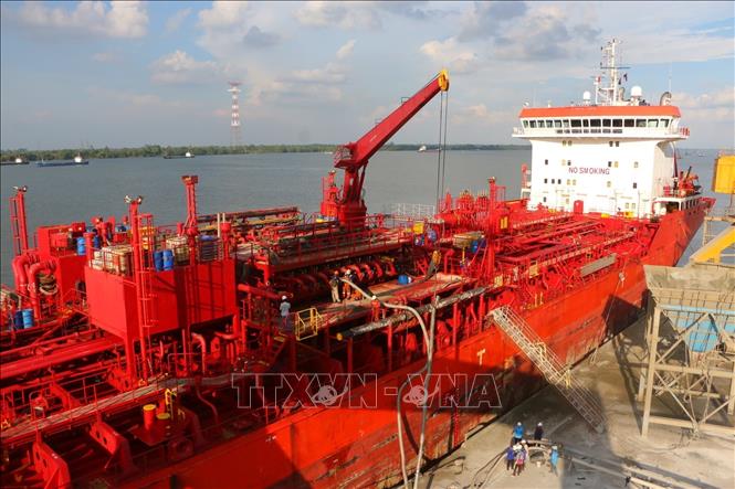 Tàu chuyên dụng DING HENG 38. Ảnh: Duy Khương - TTXVN