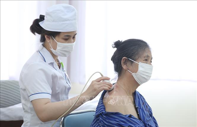 Trong ảnh: Siêu âm cho bệnh nhân tại Bệnh viên Y học cổ truyền tỉnh Lạng Sơn. Ảnh: Anh Tuấn - TTXVN