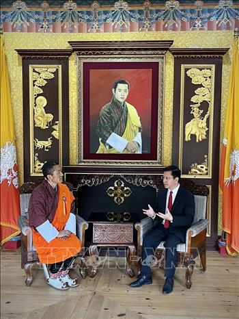 Vietnamese Ambassador to India, Nepal, and Bhutan Nguyen Thanh Hai paid courtesy calls on Bhutanese Prime Minister Lyonchhen Lotay Tshering on June 14. Photo by courtesy/VNA