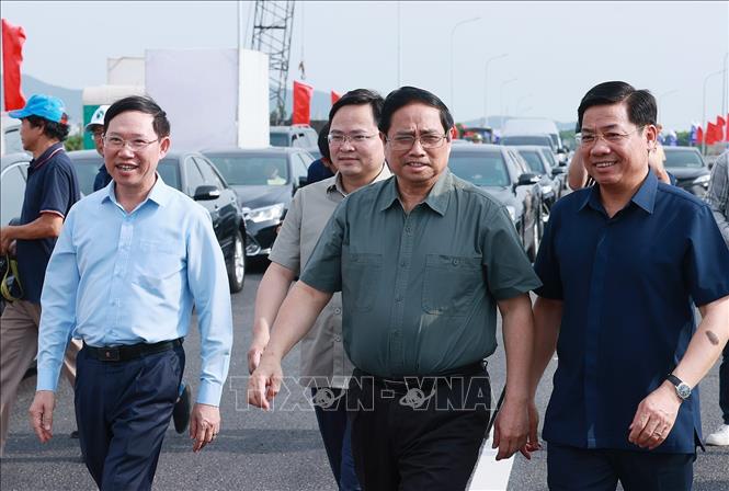Thủ tướng Phạm Minh Chính đến dự lễ khánh thành cầu Như Nguyệt. Ảnh: Dương Giang-TTXVN
