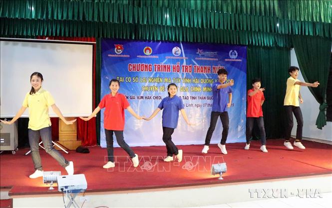 Nhằm giúp đỡ các học viên ở cơ sở cai nghiện hiệu quả, vượt lên chính mình, sớm hòa nhập với cộng đồng, ngày 7/1/2019, Tỉnh Đoàn Hải Dương tổ chức chương trình Định hướng tinh thần hỗ trợ cho các học viên đang điều trị tại Cơ sở cai nghiện ma túy tỉnh Hải Dương. Ảnh: Mạnh Tú - TTXVN

