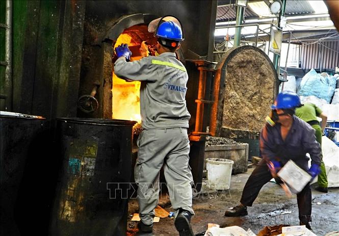 Hơn 310kg ma túy được tiêu hủy bằng phương pháp cho vào lò đốt. Ảnh: TTXVN phát