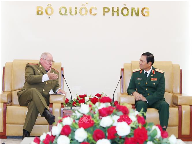 Tổng Tham mưu trưởng QĐND Việt Nam Nguyễn Tân Cương tiếp Bộ trưởng Bộ các Lực lượng vũ trang Cách mạng Cuba Álvaro López Miera. Ảnh: Trọng Đức - TTXVN