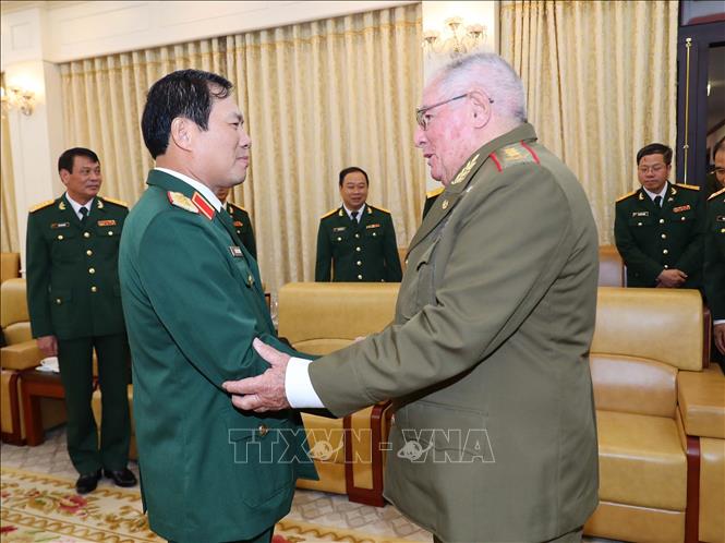 Tổng Tham mưu trưởng QĐND Việt Nam Nguyễn Tân Cương tiếp Bộ trưởng Bộ các Lực lượng vũ trang Cách mạng Cuba Álvaro López Miera. Ảnh: Trọng Đức - TTXVN