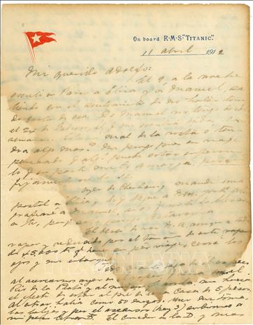 Bức thư viết bởi doanh ngân người Uruguay Ramon Artagaveytia Gomez, khi tham gia hành trình trên con tàu định mệnh Titanic, được trưng bày tại nhà đấu giá Zorrilla Subastas ở Montevideo, Uruguay ngày 20/6/2023. Ảnh: AFP/TTXVN