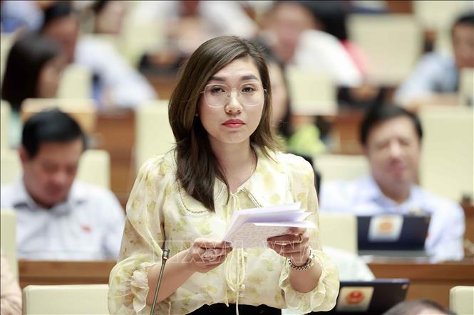 Đại biểu Quốc hội tỉnh Điện Biên Quàng Thị Nguyệt phát biểu. Ảnh: Doãn Tấn - TTXVN