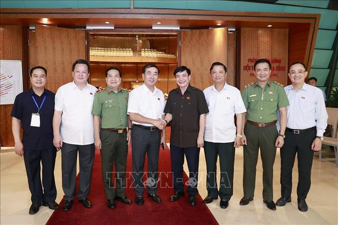 Đại biểu Quốc hội và thành viên Ban soạn thảo dự án Luật Căn cước công dân (sửa đổi). Ảnh: Doãn Tấn - TTXVN