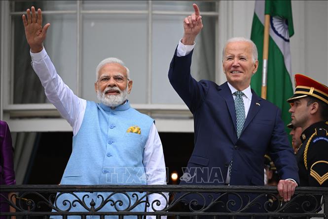 Ngày 22/6/2023, Tổng thống Mỹ Joe Biden (phải) và Thủ tướng Ấn Độ Narendra Modi đang ở thăm Mỹ đã ra tuyên bố chung gồm 58 điểm, trong đó đề cập đến quyết tâm thúc đẩy quan hệ song phương trên nhiều lĩnh vực. Hai bên đã đạt được những thỏa thuận lớn trong lĩnh vực công nghiệp quốc phòng, đầu tư và không gian vũ trụ. Ảnh: AFP/TTXVN