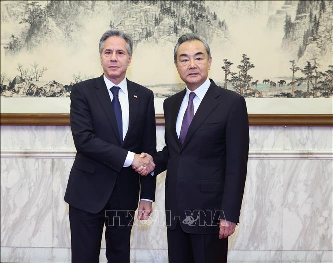 Ngày 19/6/2023, Chủ nhiệm Văn phòng Ủy ban Công tác Đối ngoại Trung ương Đảng Cộng sản Trung Quốc Vương Nghị (phải) có cuộc gặp với Ngoại trưởng Mỹ Antony Blinken đang ở thăm Bắc Kinh. Tại cuộc gặp, ông Vương Nghị kêu gọi Mỹ 