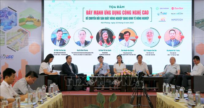 Trong ảnh: Đại biểu tọa đàm về đẩy mạnh ứng dụng công nghệ cao trong sản xuất nông nghiệp. Ảnh: Minh Thu- TTXVN