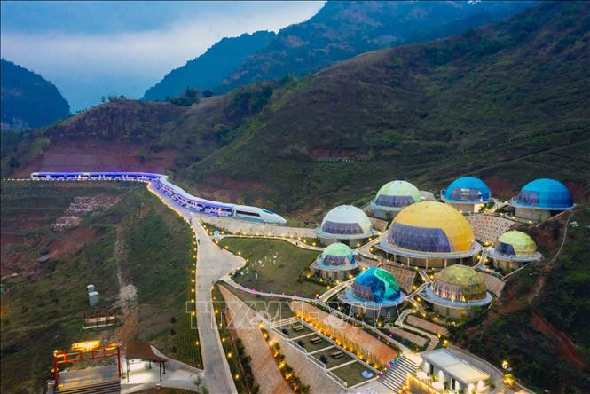 Trong ảnh: Khu du lịch Mộc Châu Island đón hơn 100.000 lượt du khách trong 6 tháng đầu năm 2023. Ảnh: Quang Quyết-TTXVN