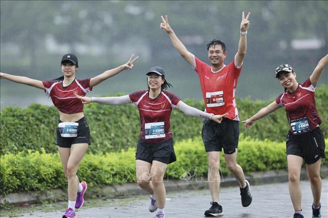 Giải chạy Press Marathon 2023 gồm 500 vận động viên là các phóng viên, nhà báo và các đối tác truyền thông tham gia tranh tài. Ảnh: Minh Quyết - TTXVN
