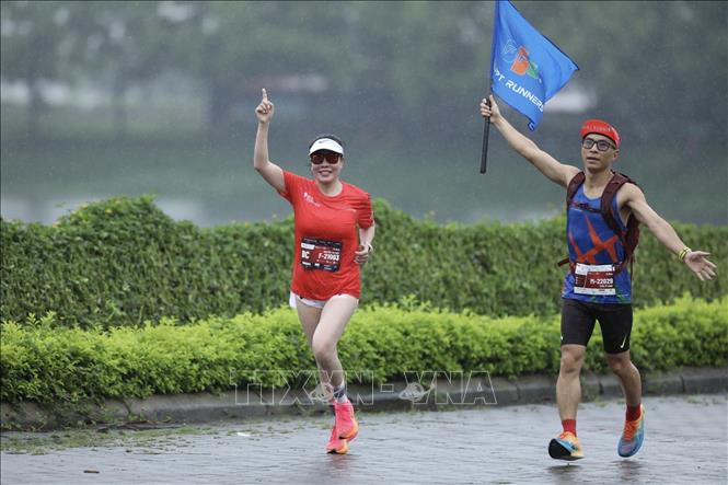 Giải chạy Press Marathon 2023 gồm 500 vận động viên là các phóng viên, nhà báo và các đối tác truyền thông tham gia tranh tài. Ảnh: Minh Quyết - TTXVN
