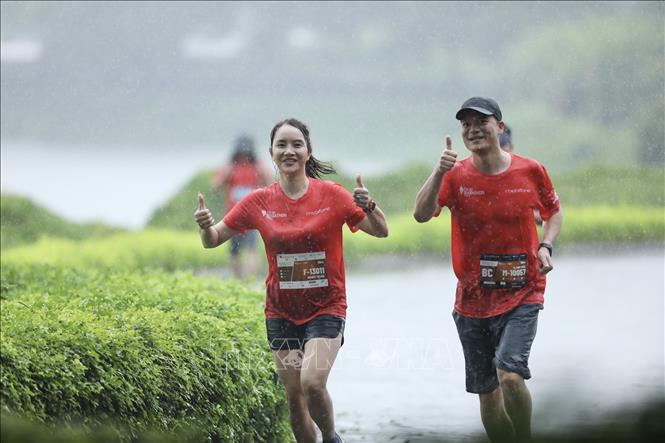 Các VĐV tham gia tranh tài ở cự ly 21,6km. Ảnh: Minh Quyết - TTXVN
