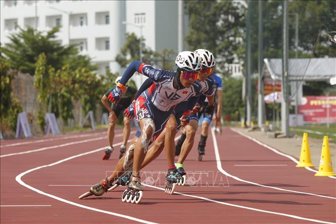 Trong ảnh: Các vận động viên nam nhóm A tranh tài ở cự ly 10.000m. Ảnh: Thanh Vũ - TTXVN 