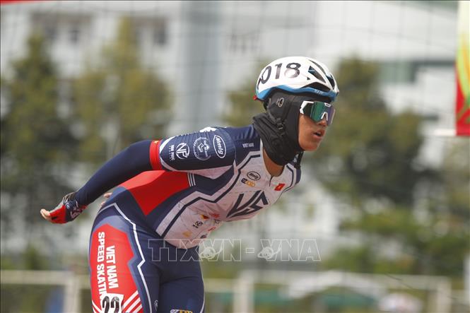Trong ảnh: Các vận động viên nam nhóm A tranh tài ở cự ly 10.000m. Ảnh: Thanh Vũ - TTXVN 