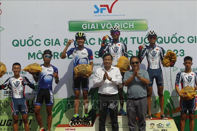 Trong ảnh: Vận động viên nam nhóm A Mai Hoài Phương (Thành phố Hồ Chí Minh) dành huy chương vàng ở cự ly 10.000m. Ảnh: Thanh Vũ - TTXVN 