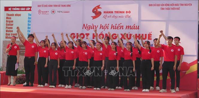 Nghi thức quyết tâm thực hiện chương trình Hành trình đỏ. Ảnh: Tường Vi - TTXVN                        