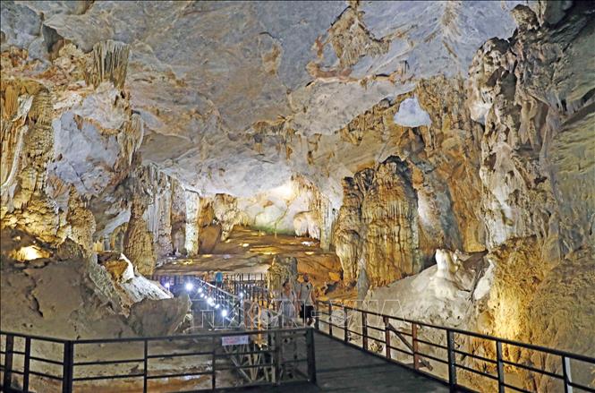 Trong ảnh: Huyền ảo một góc Động Thiên Đường. Ảnh: Trần Việt - TTXVN