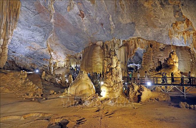 Trong ảnh: Huyền ảo một góc Động Thiên Đường. Ảnh: Trần Việt - TTXVN