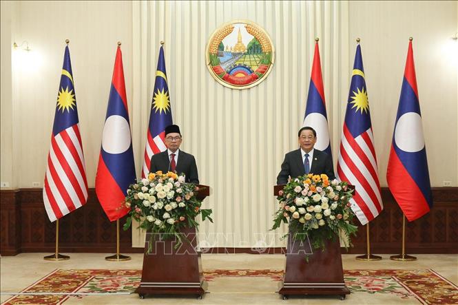 Trong ảnh: Thủ tướng hai nước Lào và Malaysia phát biểu trước báo giới. Ảnh: Đỗ Bá Thành - PV TTXVN tại Lào