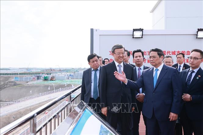 Thủ tướng Phạm Minh Chính thăm công trường Ga Hùng An và trung tâm thương mại quốc tế. Ảnh: Dương Giang-TTXVN
