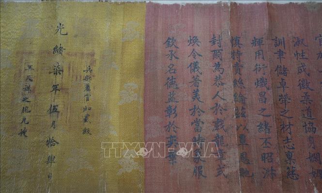 Thánh chỉ lụa triều đại nhà Thanh được phát hiện ở huyện Jize, tỉnh Hà Bắc, Trung Quốc, ngày 28/6/2023. Ảnh: THX/TTXVN