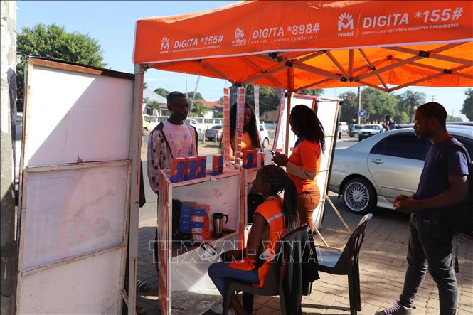 Customers at Movitel’s branch in Matola province, Mozambique. VNA Photo