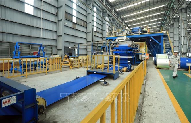 Production at the Hoa Phat Steel Sheet Co. Ltd in the northern province of Hung Yen. VNA Photo: Tuấn Anh