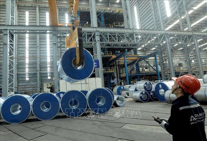 Production at the Hoa Phat Steel Sheet Co. Ltd in the northern province of Hung Yen. VNA Photo: Tuấn Anh