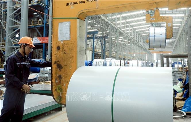 Production at the Hoa Phat Steel Sheet Co. Ltd in the northern province of Hung Yen. VNA Photo: Tuấn Anh