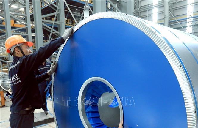 Production at the Hoa Phat Steel Sheet Co. Ltd in the northern province of Hung Yen. VNA Photo: Tuấn Anh
