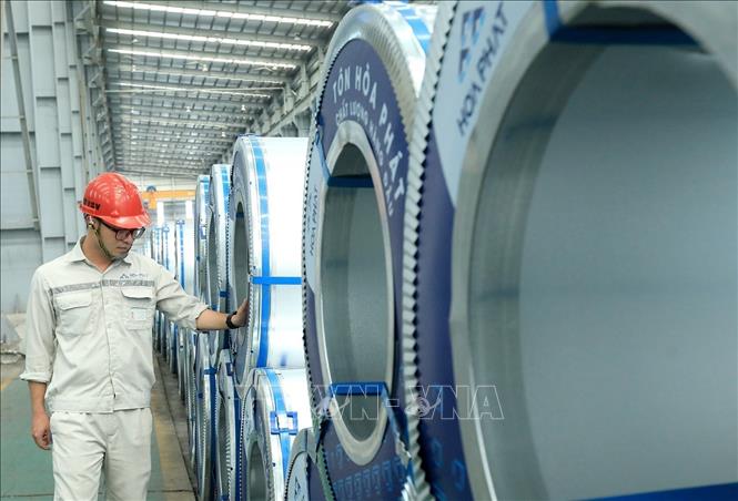 Production at the Hoa Phat Steel Sheet Co. Ltd in the northern province of Hung Yen. VNA Photo: Tuấn Anh